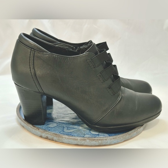 Clarks Women’s Heeled Booties Sz 7.5 - BLACK - Picture 5 of 15